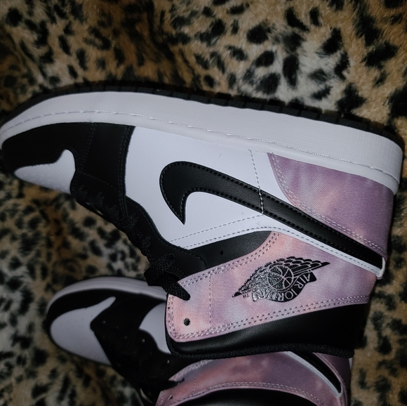 Jordan Sneakers - Picture 17 of 17